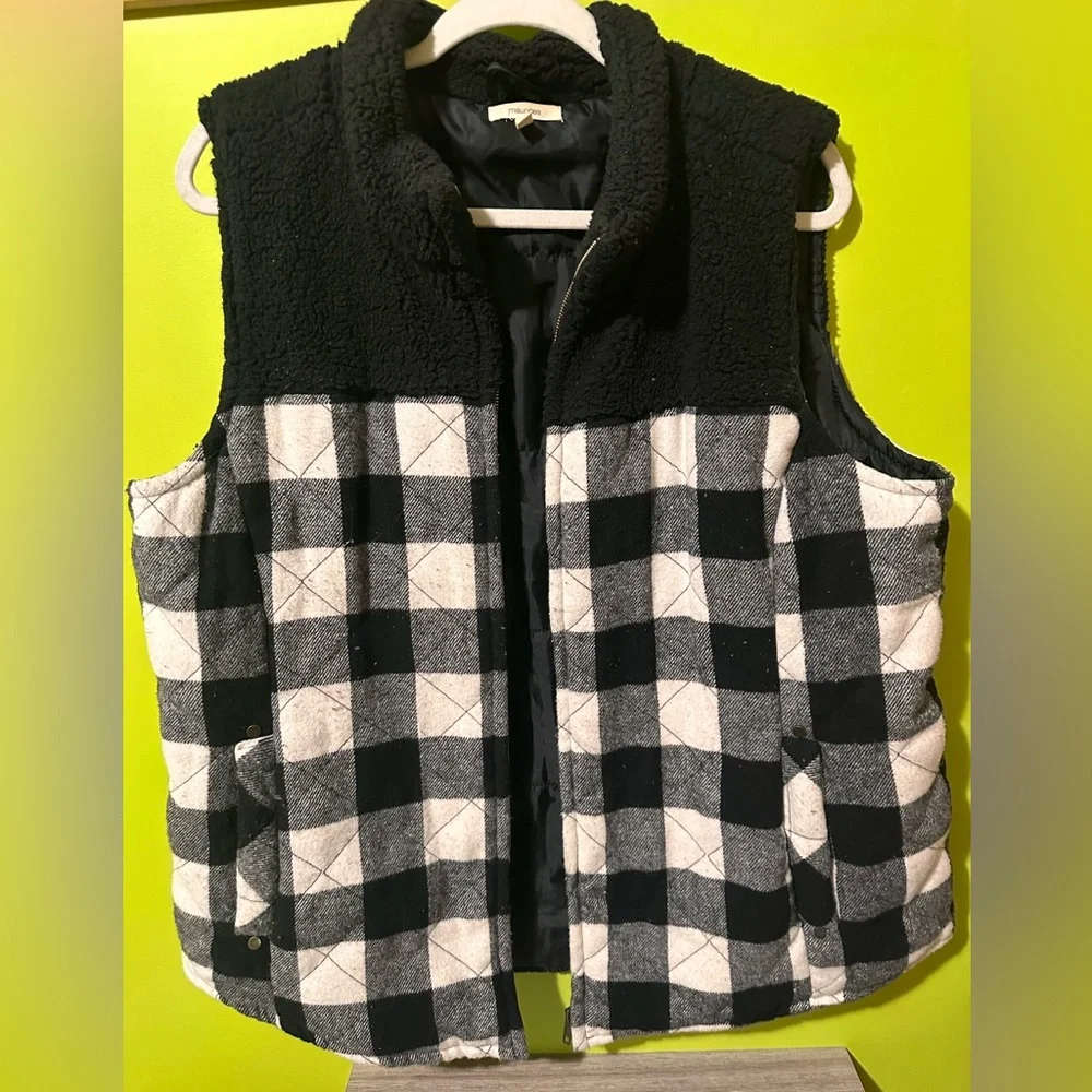 Maurices XXL Black, Gray and White Buffalo Plaid Vest with Sherpa top - Picture 1 of 4